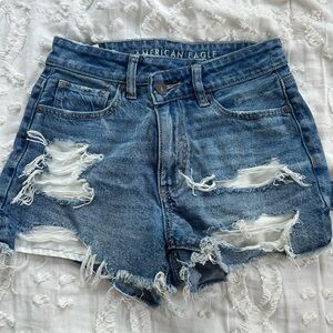 American Eagle Strigid Medium Rise Shorts size 00 (runs bigger)